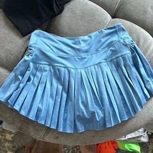 Goldbge like new tennis skirt